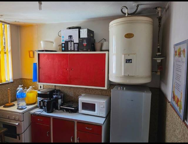 1.5 BEDROOM APARTMENT FOR SALE IN SUNNYSIDE